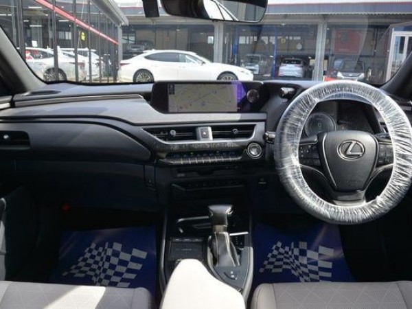 Lexus UX200