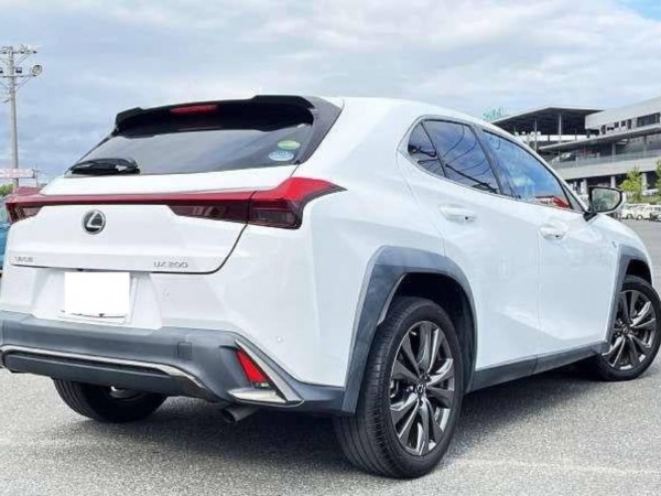 Lexus UX200