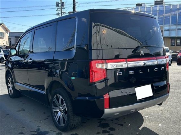 Mitsubishi Delica D:5