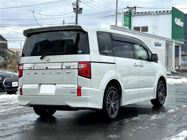 Mitsubishi Delica D:5