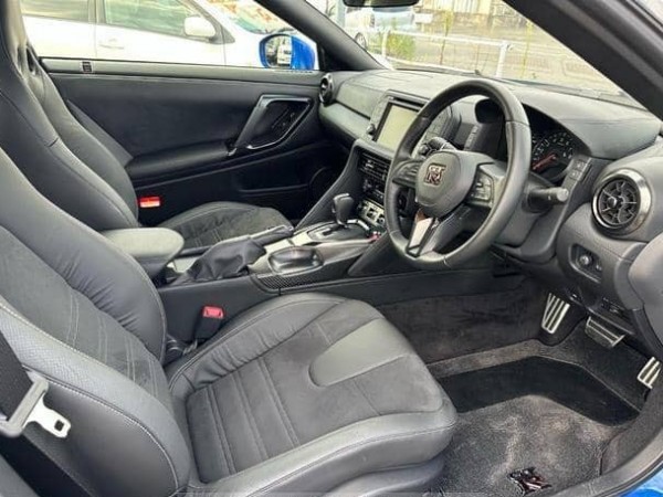 Nissan GT-R