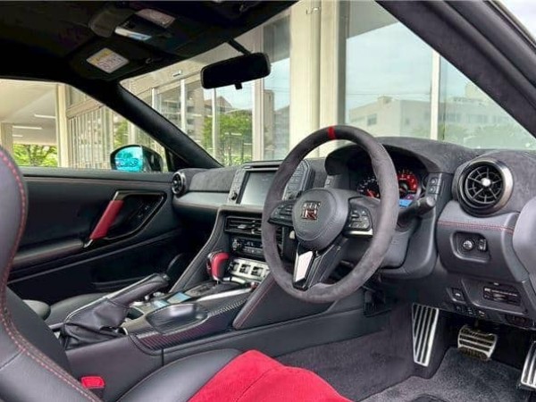 Nissan GT-R