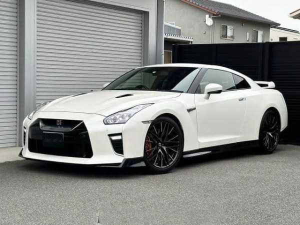 Nissan GT-R