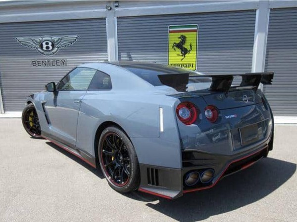 Nissan GT-R