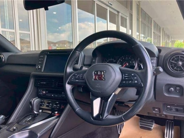 Nissan GT-R