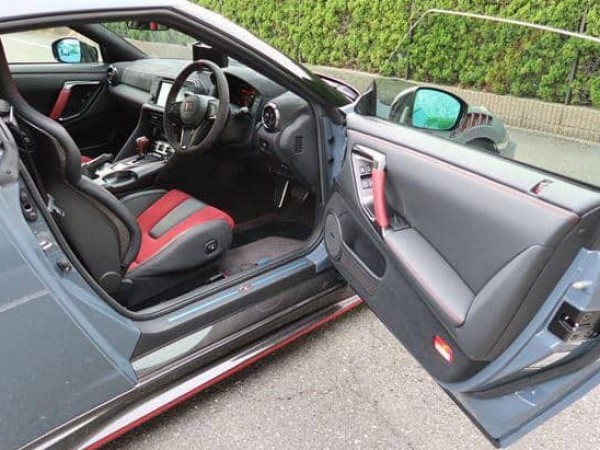 Nissan GT-R