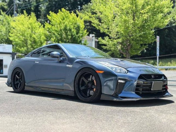 Nissan GT-R