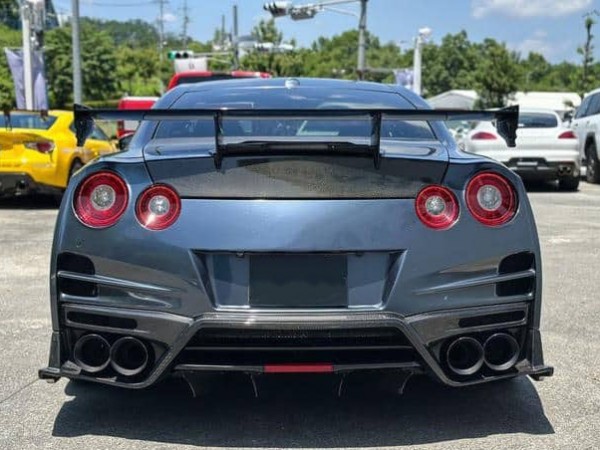 Nissan GT-R