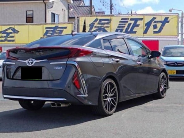 Toyota Prius PHV
