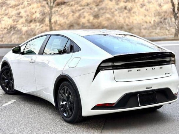 Toyota Prius PHV