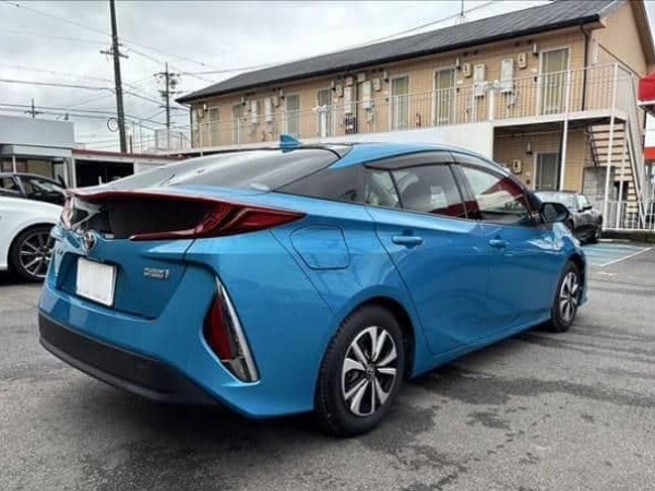 Toyota Prius PHV