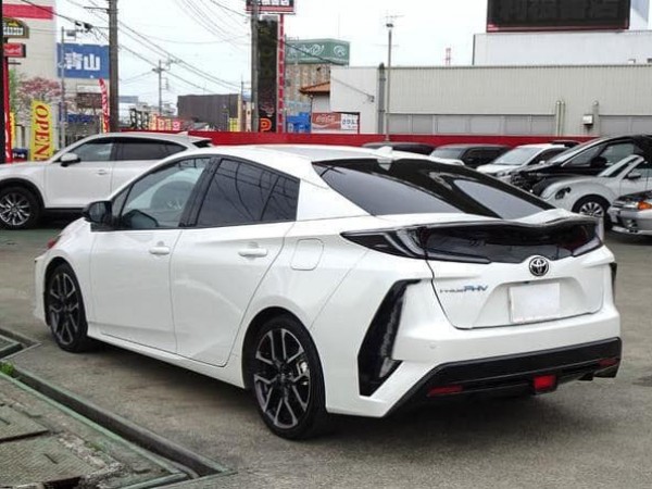Toyota Prius PHV