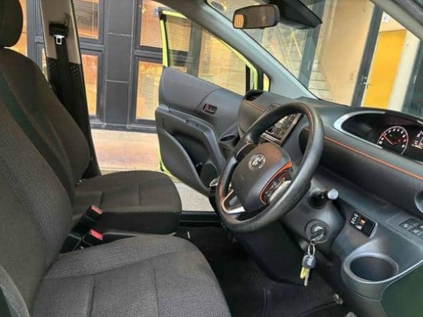 Toyota Sienta