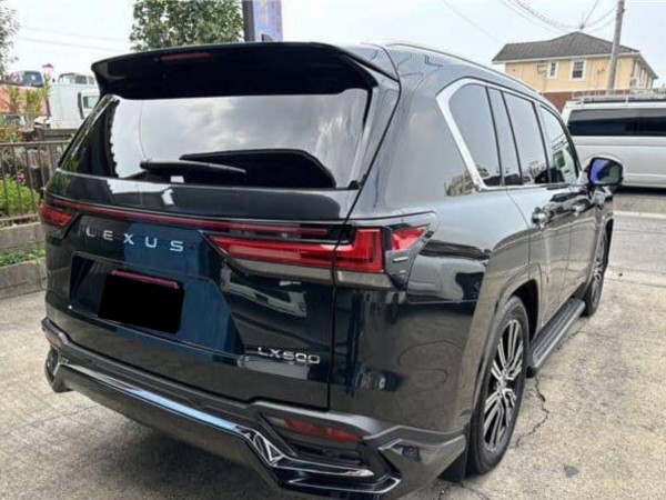 Lexus LX600