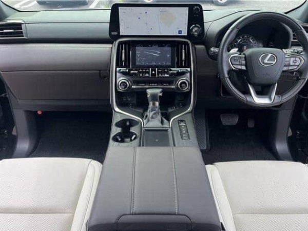 Lexus LX600
