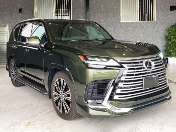 Lexus LX600