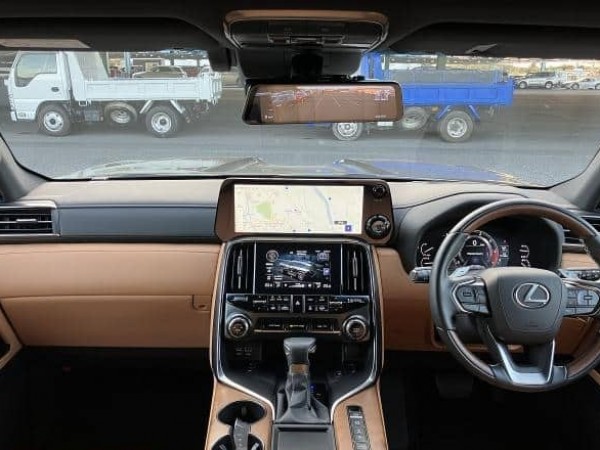 Lexus LX600