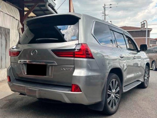 Lexus LX570