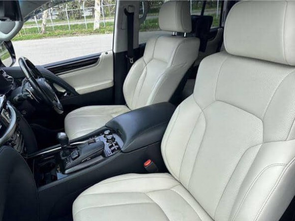 Lexus LX570