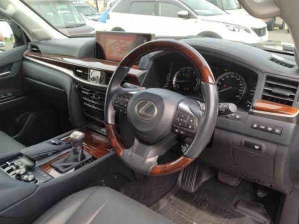 Lexus LX570