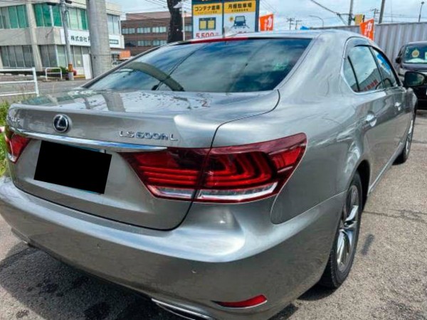 Lexus LS600hL