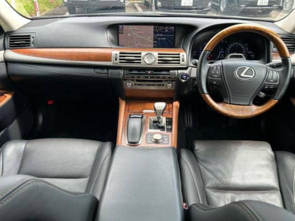 Lexus LS600hL