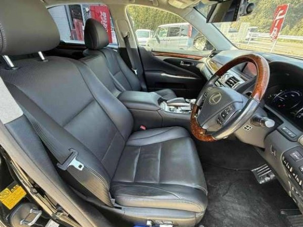 Lexus LS600hL
