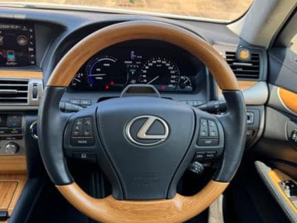 Lexus LS600hL