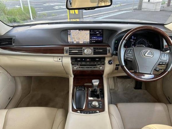 Lexus LS600hL