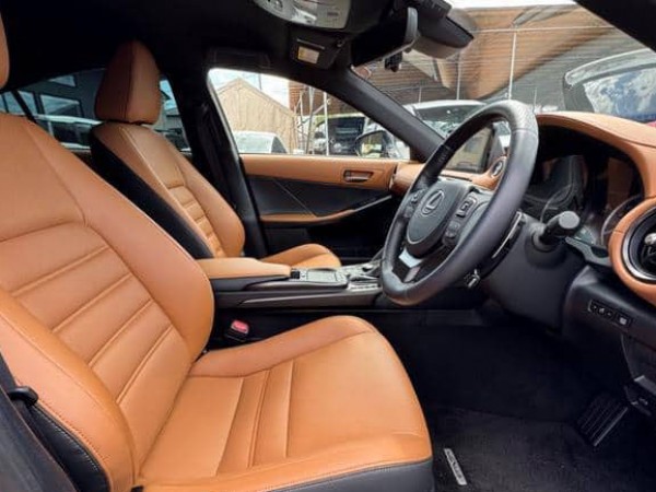 Lexus IS300