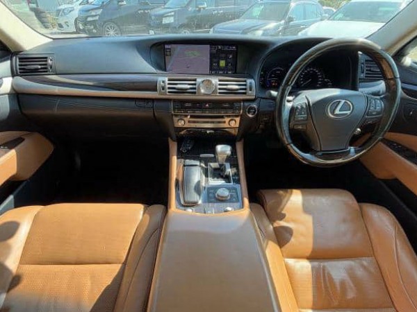 Lexus LS600h