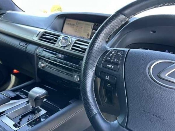 Lexus LS600h