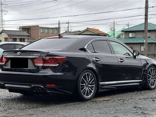 Lexus LS600h