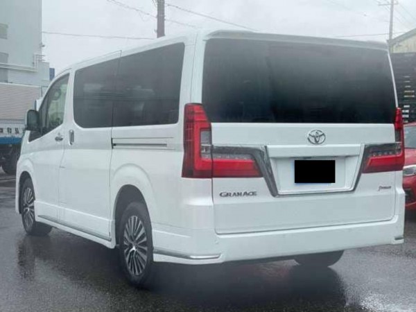 Toyota GranAce