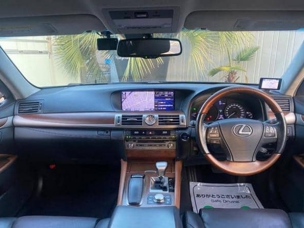 Lexus LS600h