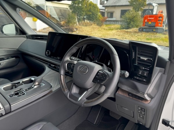 Lexus LM500h