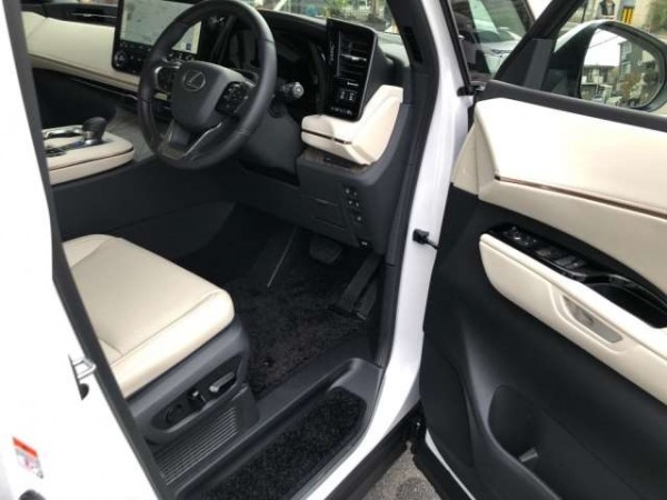 Lexus LM500h