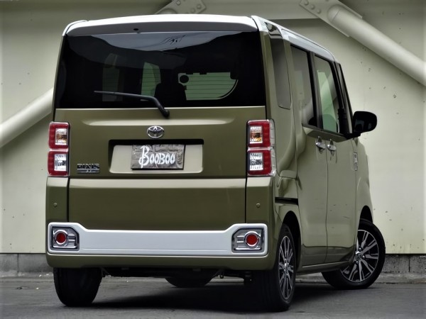 Toyota Pixis Mega