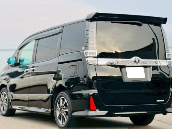 Toyota Voxy с аукциона Японии: Лот d3684 от 14.10.2025