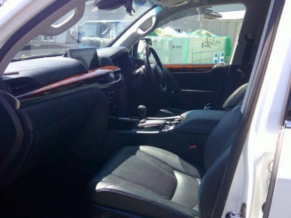 Lexus LX570