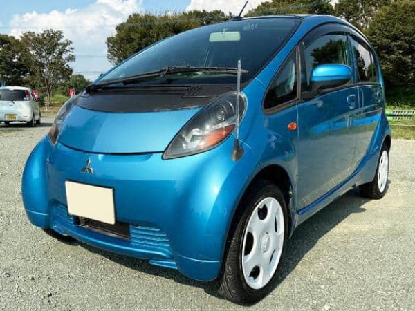 Mitsubishi i