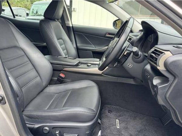 Lexus IS200t