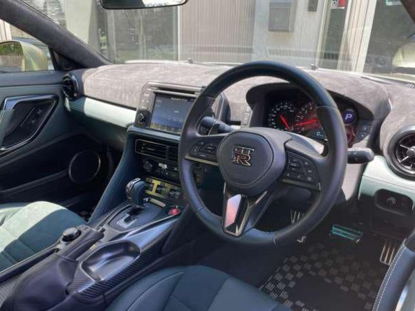 Nissan GT-R