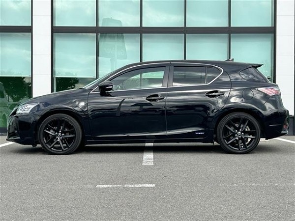 Lexus CT200h
