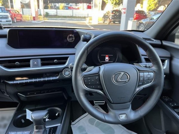 Lexus UX200