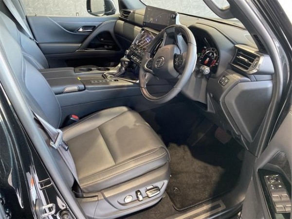 Lexus LX600