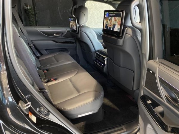 Lexus LX600