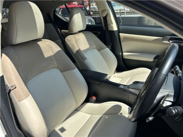 Lexus CT200h