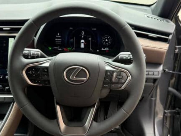 Lexus LBX