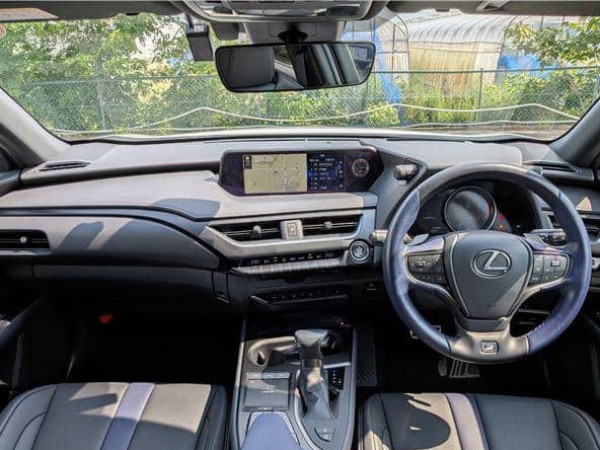 Lexus UX200